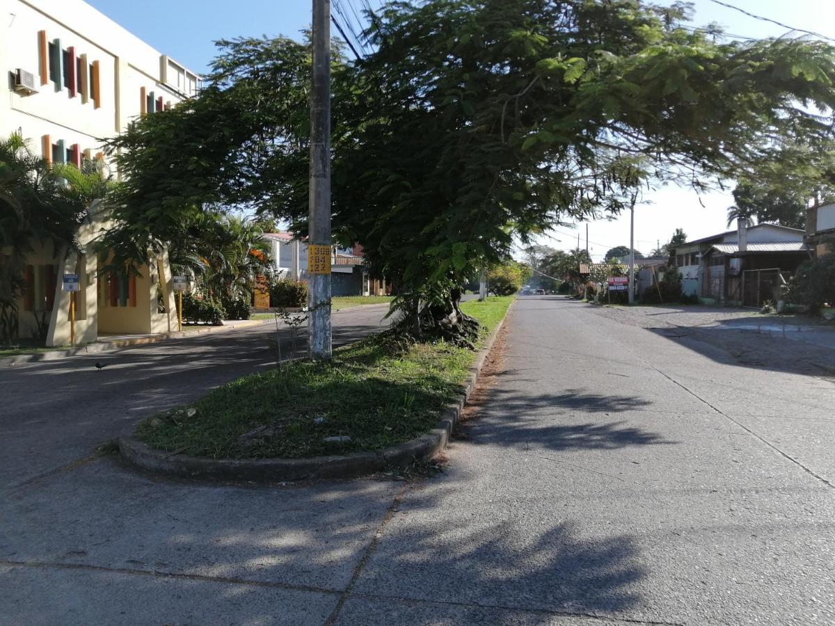 Hotel Carnaval La Ceiba Exterior photo